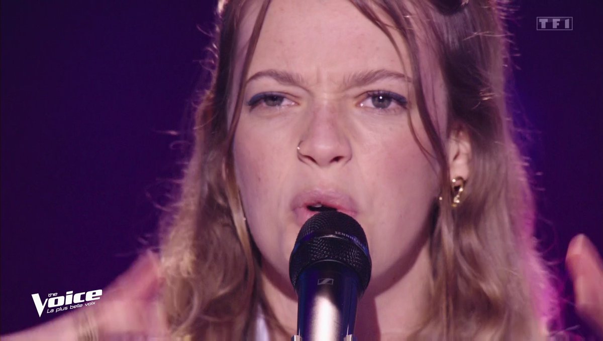 tweetolivier's tweet image. #TheVoice #Alice auteure compositrice sur "Ils me rient tous au nez" Théodora Amel n'hésite pas 
Il y a de grands moments dans son interprétation 
Amel n'aura pas à se battre