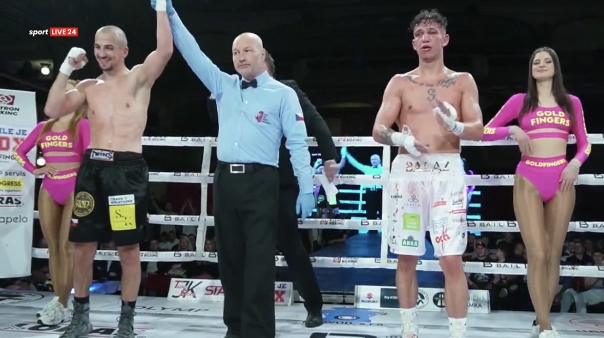 PTrbusek's tweet photo. Krásný šestikolový box. Novák za mě velké překvapko a Baláže zaskočil. Za mě jasná výhra na body a klobouček před Novákem, solidní upset 👏
#PatronBoxing #TheRingLucerna https://t.co/7COt0lpnJB