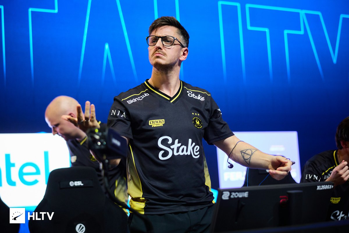 HLTVorg's tweet photo. The man that ain't scared of any crowd 😈 @Vitality_apEX 

📸 @theMAKKU https://t.co/wwn0DFUjnN