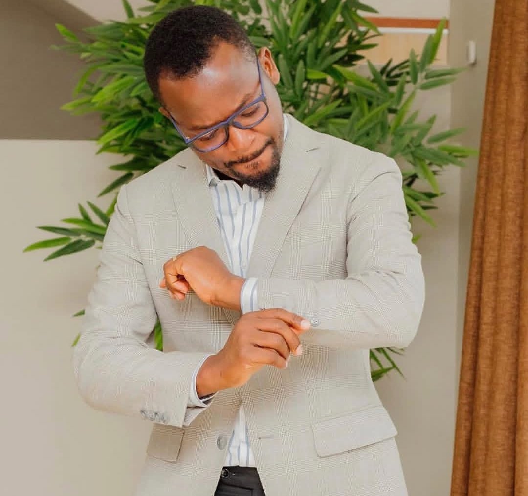 BmMwakalobo's tweet image. Unajua kwanini Majizo mpaka Leo anateswa Sana na uwezo wa wasafiTv na Redio sabb ni #Diamond amewekeza Sana watu wenye akili kwenye Midea zake.
 
Wewe kwa akili tu za hara×2 Majizo mtaani Kuna milaji alafu studio zako Kuna Orumo ni akili izo au Matope

Brother mond atakutesa sana