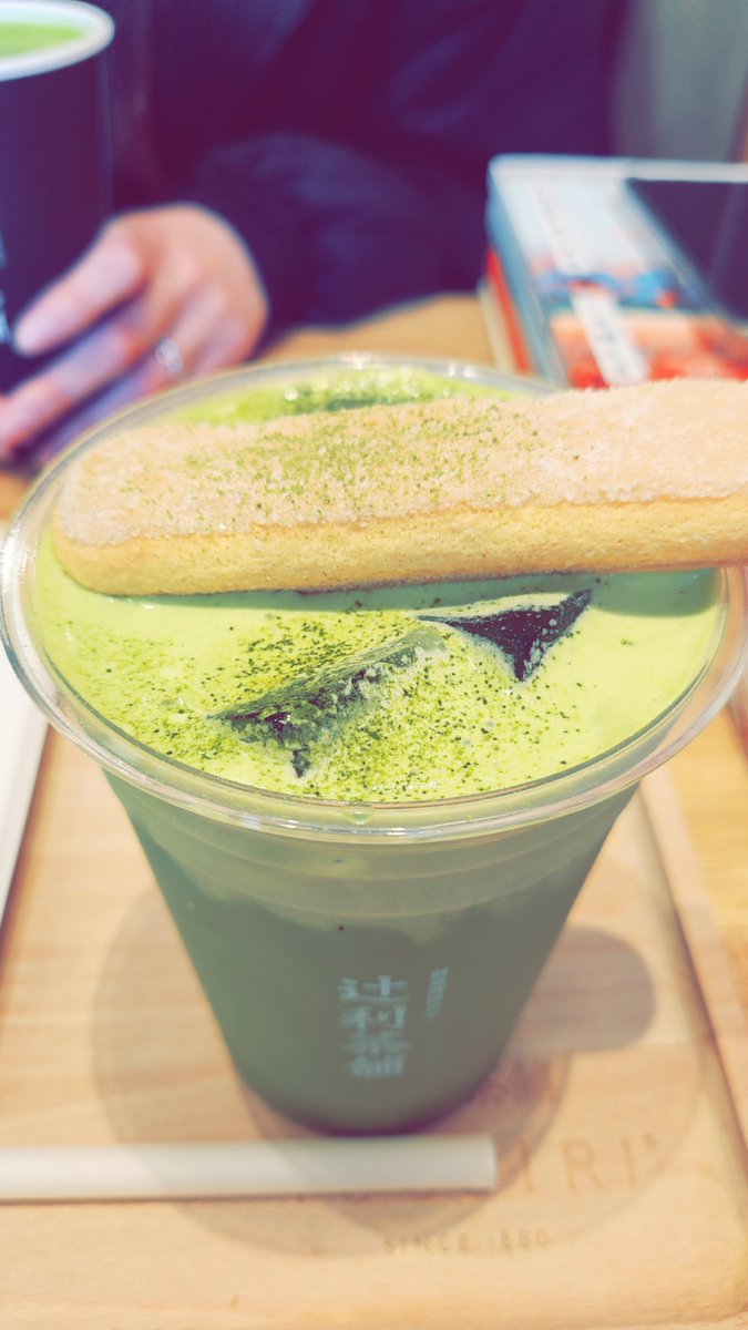 misscnilsen's tweet image. An incredibly delicious side quest today. 🍵 📖 

Warabi Mochi &amp;amp; Matcha, then bought lots of books &amp;amp; manga 📚  

I've fallen in love with Witch Hat Atelier series, so I've got the first two volumes. 🧙‍♀️✒️📜

#witchhatatlier | #matcha | #CarrotCake | #WarabiMochi