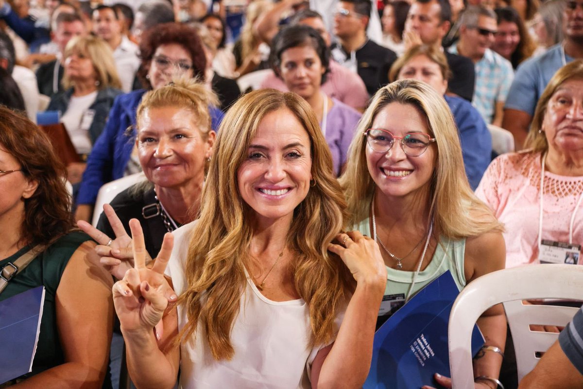vtolosapaz's tweet photo. ✌🏻🇦🇷 LA RECONSTRUCCIÓN DE LA ARGENTINA ES CON LAS PROVINCIAS COMO PROTAGONISTAS

Acompañamos el Congreso del PJ en Chaco junto a compañeras y compañeros como @jmcapitanich y @AyalaMagdaCiles. El diagnóstico es claro: frente al ajuste que castiga la producción y el trabajo, el peronismo debe fortalecerse desde el interior profundo para ponerle un freno a este modelo que nos empobrece.

Recorrimos San Bernardo, Las Breñas, General San Martín y Corrientes. En cada abrazo y en cada charla, reafirmamos que el camino es la unidad, el debate democrático y un programa de gobierno que vuelva a poner en el centro la justicia social.