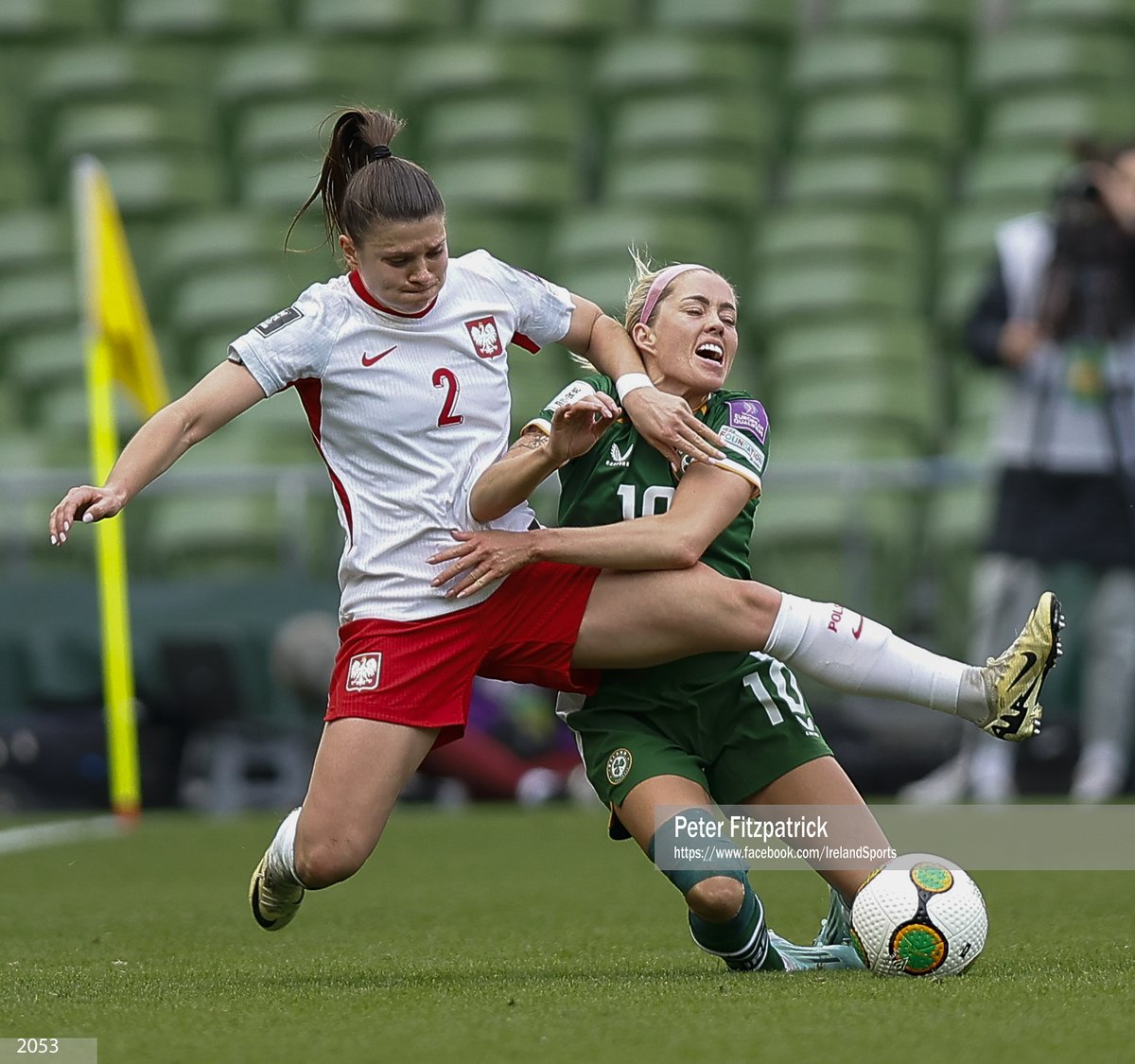 petereoin's tweet photo. 18th  April 2026; Aviva Stadium, Dublin, Ireland; 2026 Womens World Cup  Qualifier Football, Republic of Ireland versus Poland; Martyna  Wiankowska of Poland challenges for the ball with Denise O'Sullivan of  Ireland; #football, #soccer, #IREVPOL https://t.co/tCD2RUz7DC