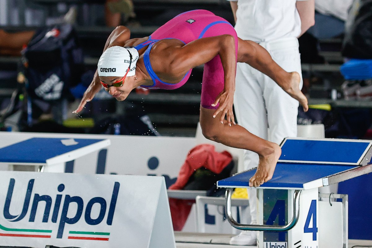 DA OASPORT - #Nuoto #AgataMariaAmbler #CampionatiItalianinuoto2026 Sara Curtis da manuale nei 50 farfalla! Terza italiana di sempre e quarto oro per l’azzurra a Riccione: All’udire il nome di Sara Curtis il pubblico di Riccione acquisisce ormai decibel… oasport.it/2026/04/sara-c…
