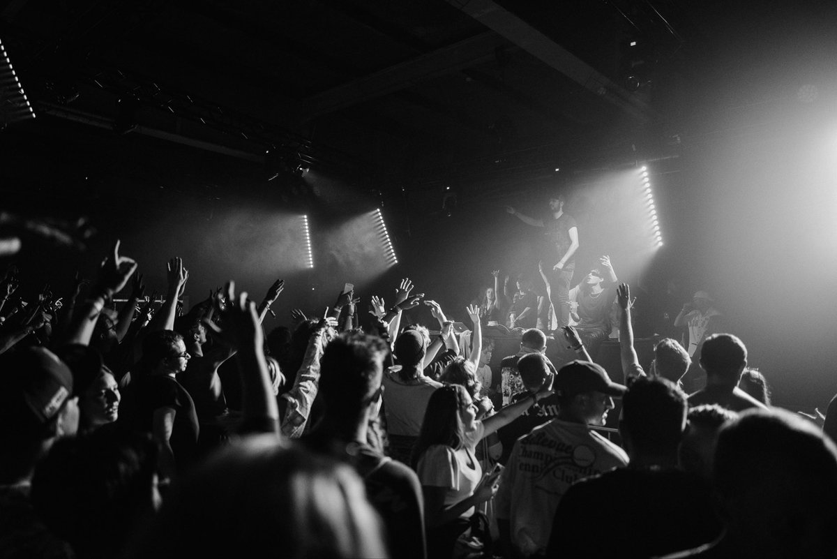 electrifinity's tweet photo. Füße komplett am Ende.
Stimme weg.
Akku tot.

Aber glücklich. ⛓️‍💥🖤

#techno #festival #harderstyles #music https://t.co/whucNXzvtX