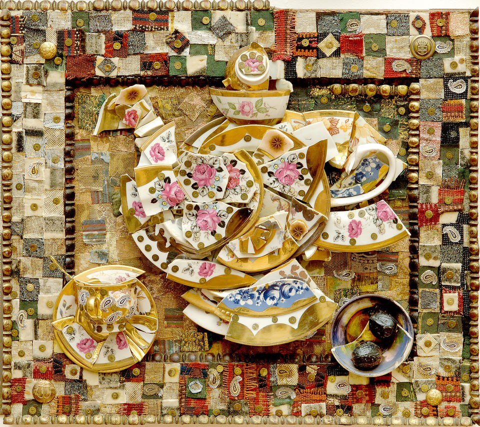 "Параджанов працював над колажами, неначе ювелір. Він міг створити роботу з кількох тисяч маленьких, дешевих, металевих чи пластмасових гребінців."

 Сергій Параджанов "Бабусине горіхове варення". 1986.