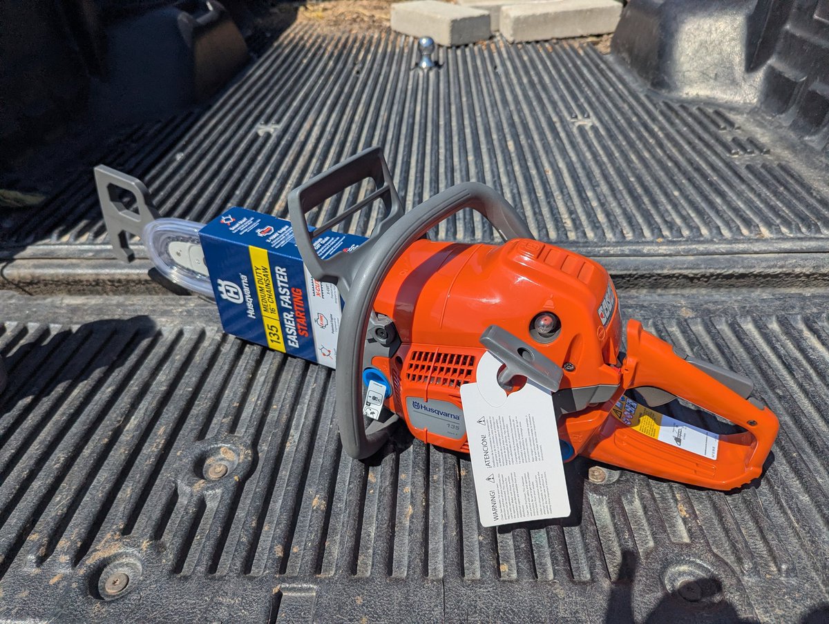 the_real_mathis's tweet photo. New saw day. 

I needed something between the DeWalt electric chainsaw and Stihl 029. The Stihl has the hot start challenges, but runs like a scalded dog. It's also alot heavier. 

It will be nice to have a middle sized tool. https://t.co/31AAebX6gv
