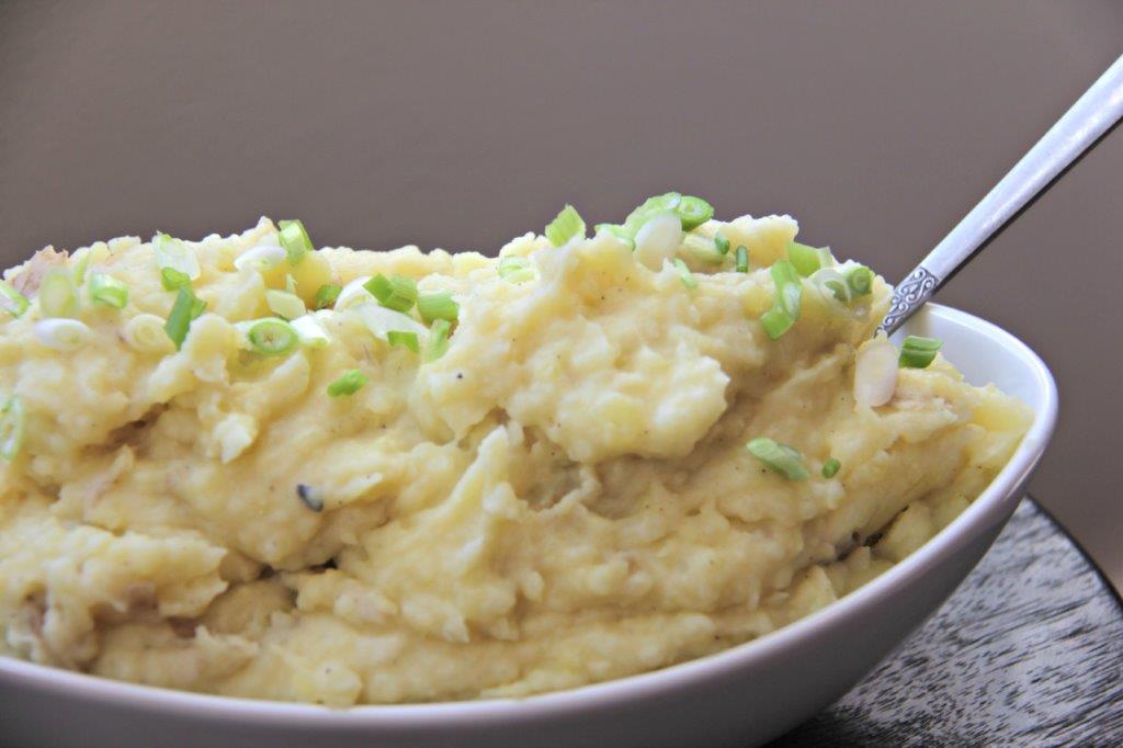 CompassandFork's tweet image. Easy, Creamy Rustic Style Mashed Potatoes bit.ly/2eOgVXW #easy #dinner #vegetables #foodie