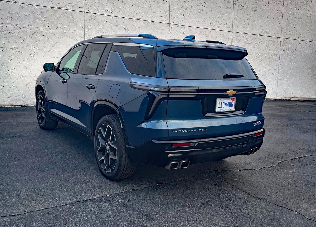 Car_Guy_Tom's tweet image. 2026 Chevrolet Traverse High Country in Lakeshore Blue. #Chevy #Traverse #CarPix #carpics