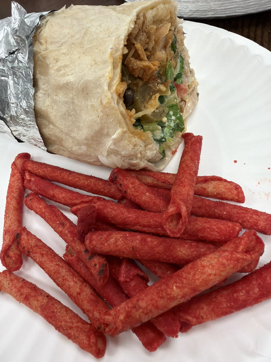 shaka_arichkid's tweet image. You have 3 minutes to eat this #Chipotle burrito and @TakisUSA or you die. Wyd ?