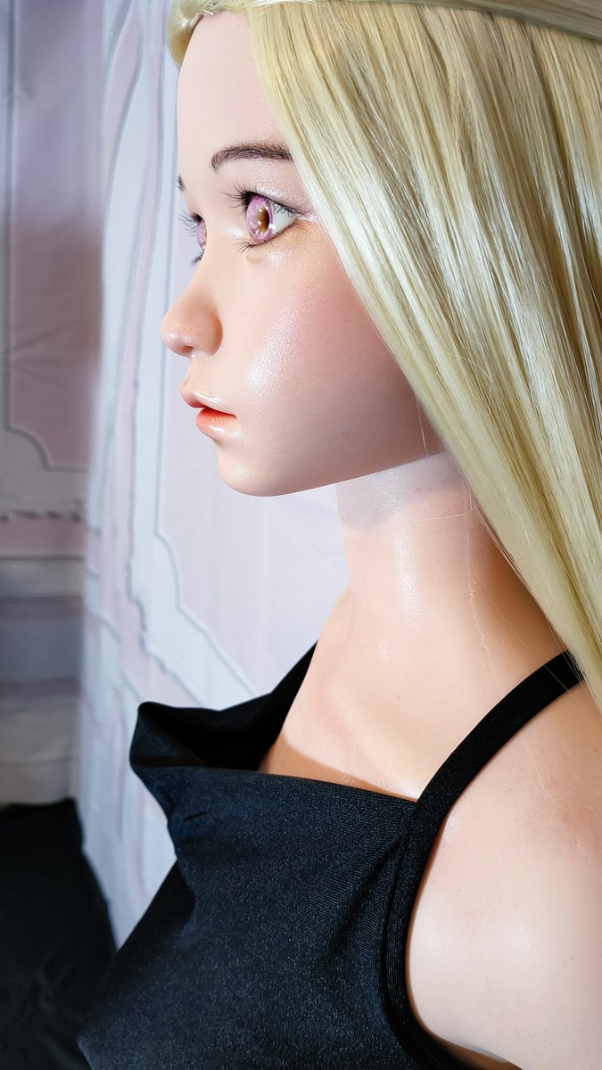 Daimon_Ferengi's tweet photo. Elegance in every angle ✨
This chic black dress with its beautiful draped neckline and stylish side cutouts is pure sophistication. With flowing blonde hair, it creates a timeless and refined look. Which shot is your favorite?✨
#ElegantStyle #BlackDress #OOTD #DollPhotography https://t.co/X4V3lJLSEi