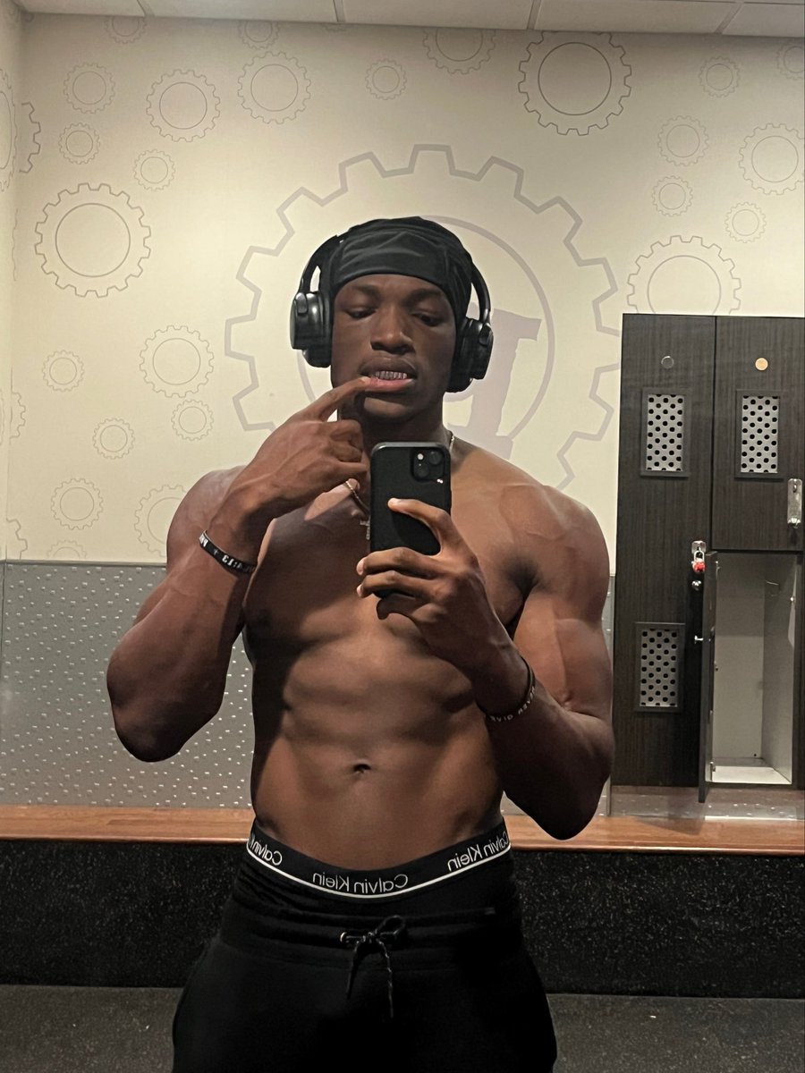 MichaelOnmonya_'s tweet photo. 6’2 190 fast versatile DB. 4 years of eligibility‼️ Ready to work, looking for a home!! https://t.co/lzFppqHzPN