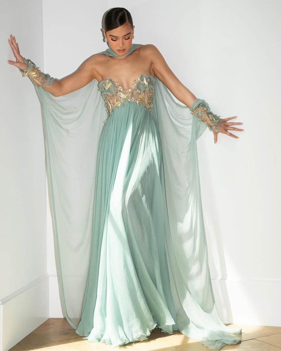 JonnyLeTran5's tweet image. Blessing your timeline with Hailee Steinfeld 😍 #HaileeSteinfeld #SpiderManIntotheSpiderVerse #SpiderManAcrossTheSpiderVerse #Hawkeye #Dickinson #TrueGrit #PitchPerfect2 #PitchPerfect3 #EdgeofSeventeen #Bumblebee #Arcane #EndersGame #WhenMarnieWasThere #SinnersMovie #beautiful