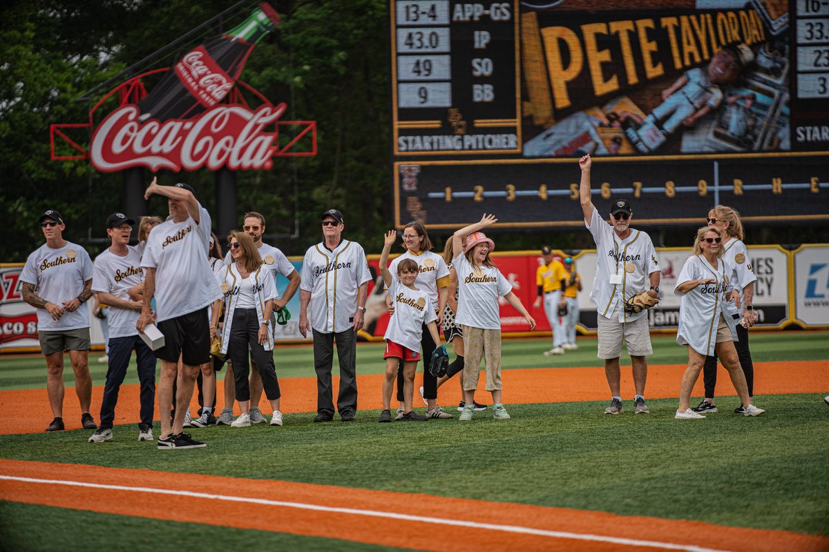 SouthernMissBSB's tweet photo. A Hattiesburg day for a Southern Miss legend with the mayor officially declaring April 18 Pete Taylor Day in Hattiesburg

#OTR | #ETM | #SMTTT https://t.co/cGHIqwvZCE
