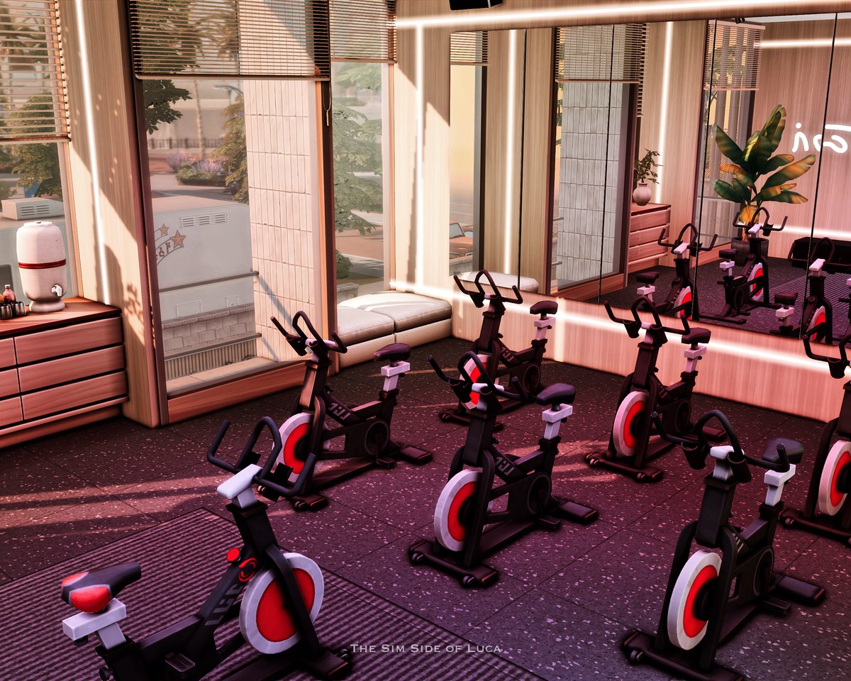 simsideofluca's tweet photo. SURPRISE!! 
I also made a Spinning Class 👀💅🏼 
#Sims4 https://t.co/xzRrRjMPT1