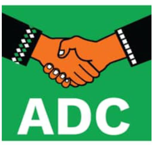 SenatorDecency's tweet photo. I just love shaking hands.  
A sign of friendship and love brought back to circle https://t.co/2dc2WYWf1J
