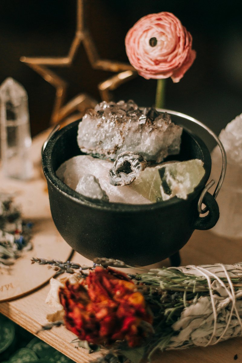 IveGotABoxofRox's tweet image. Crystals: because sometimes your space just needs a little extra energy and a lot more sparkle. #IveGotaBoxOfRocks #GoodVibesOnly #ShineOn