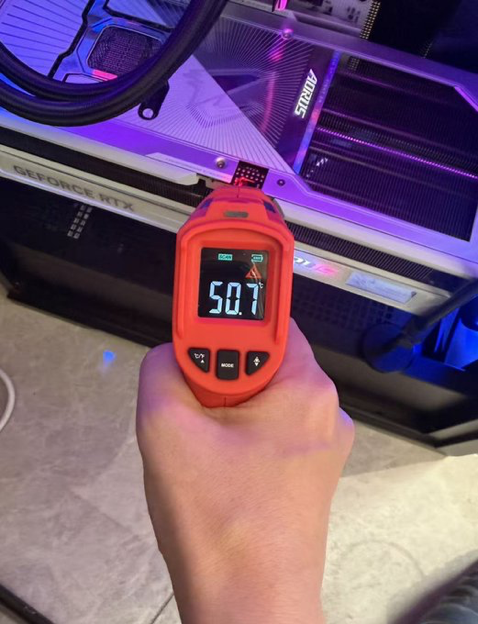 ASUS just solved a real pain point for high-power GPU builds.

Their new violet ROG Equalizer 16-pin connector is rated for up to 17A per pin nearly double the standard 9.2A delivering way more stable power.

Tested on a 600W-loaded RTX 5090D: connector temps dropped from 59.8°C