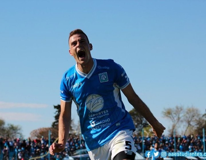 El peor plantel de la historia, en el mejor momento de la historia del club. Esto es imperdonable, salgan a pedirle perdón a los hinchas y váyanse. El unico que verdaderamente entendió y estuvo a la altura de este momento, gracias por tanto y perdón por tan poco colo