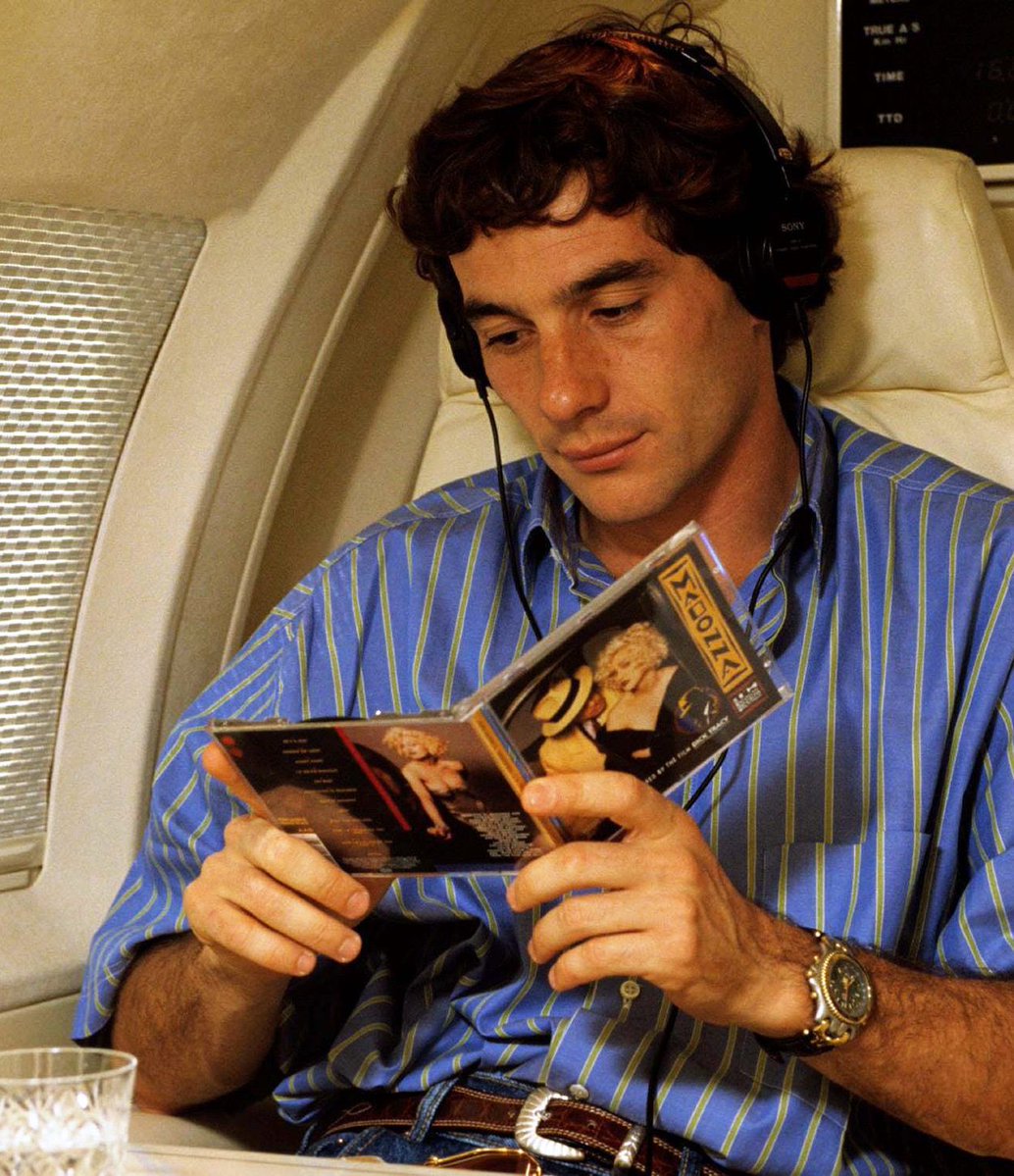 Lula posando pra capa As Cidades de Chico Buarque tweet media