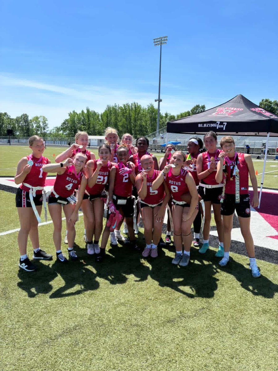 vicky_21q's tweet photo. Carolina Royas | Blazing 7v7 Champions!! 

Great day to play ball today! Went undefeated in bracket play and took home the W! 

@Blazing7on7 @BradRoach_8 @CoachDLombardi https://t.co/7Wr3owOv15