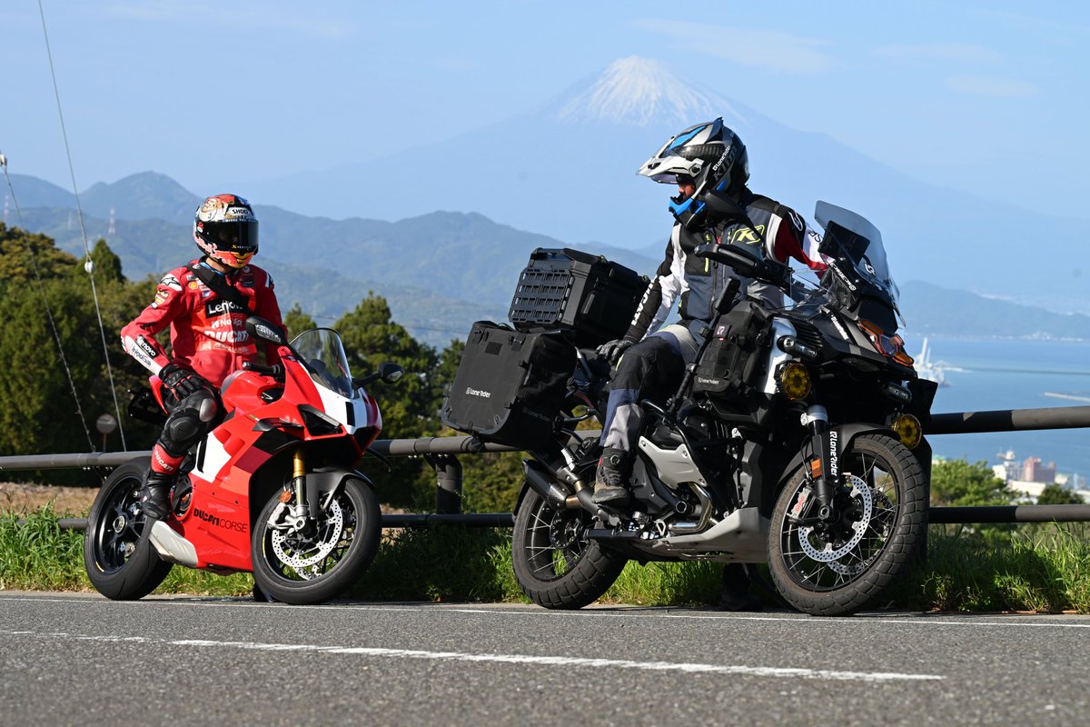 sc36sc37's tweet photo. 借りたMultistrada V4Sで自撮り😆

ドゥカティ静岡 オープニングイベントとして、
試乗会開催しております！
本日までなので気になる方は是非！

〜4月19日(日)

最後の2枚はV4R乗りの友人と🙌

#klim @achero_jp

#ducati
#multistradav4s
#multistrada 
#ducatishizuoka https://t.co/ZeBvzmTvC7