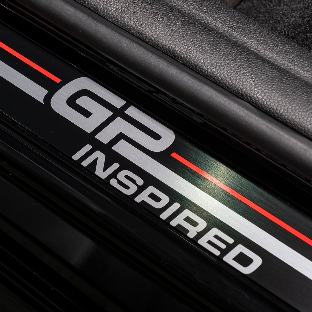 OrlandoMINI's tweet image. The GP Inspired Edition.  🏁
Exclusive JCW styling and purposeful aerodynamic detailing.
Limited. Focused. Unmistakably MINI  🖤❤️
_
#MINI #MINIGP #CarDetails  #RacingCars
European model shown.