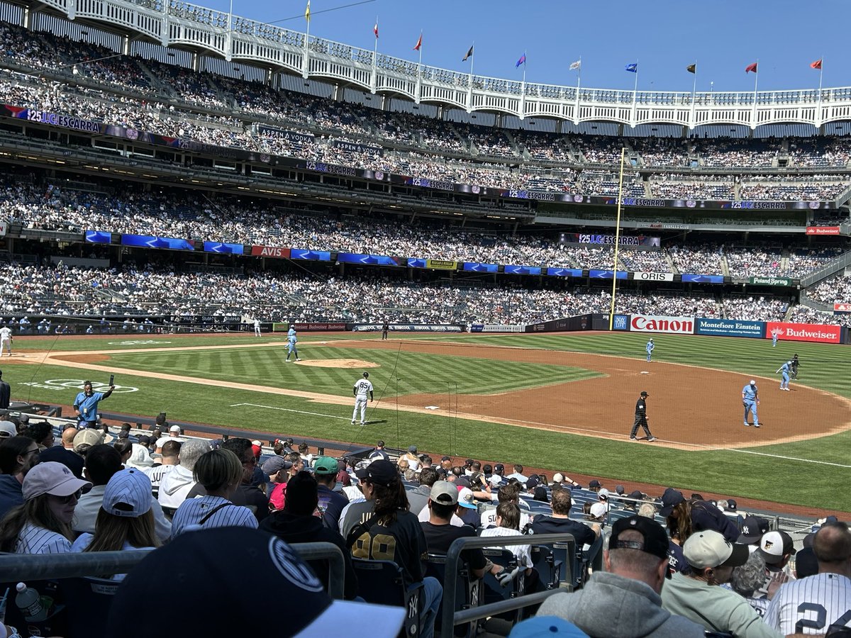 Dee Martin tweet media