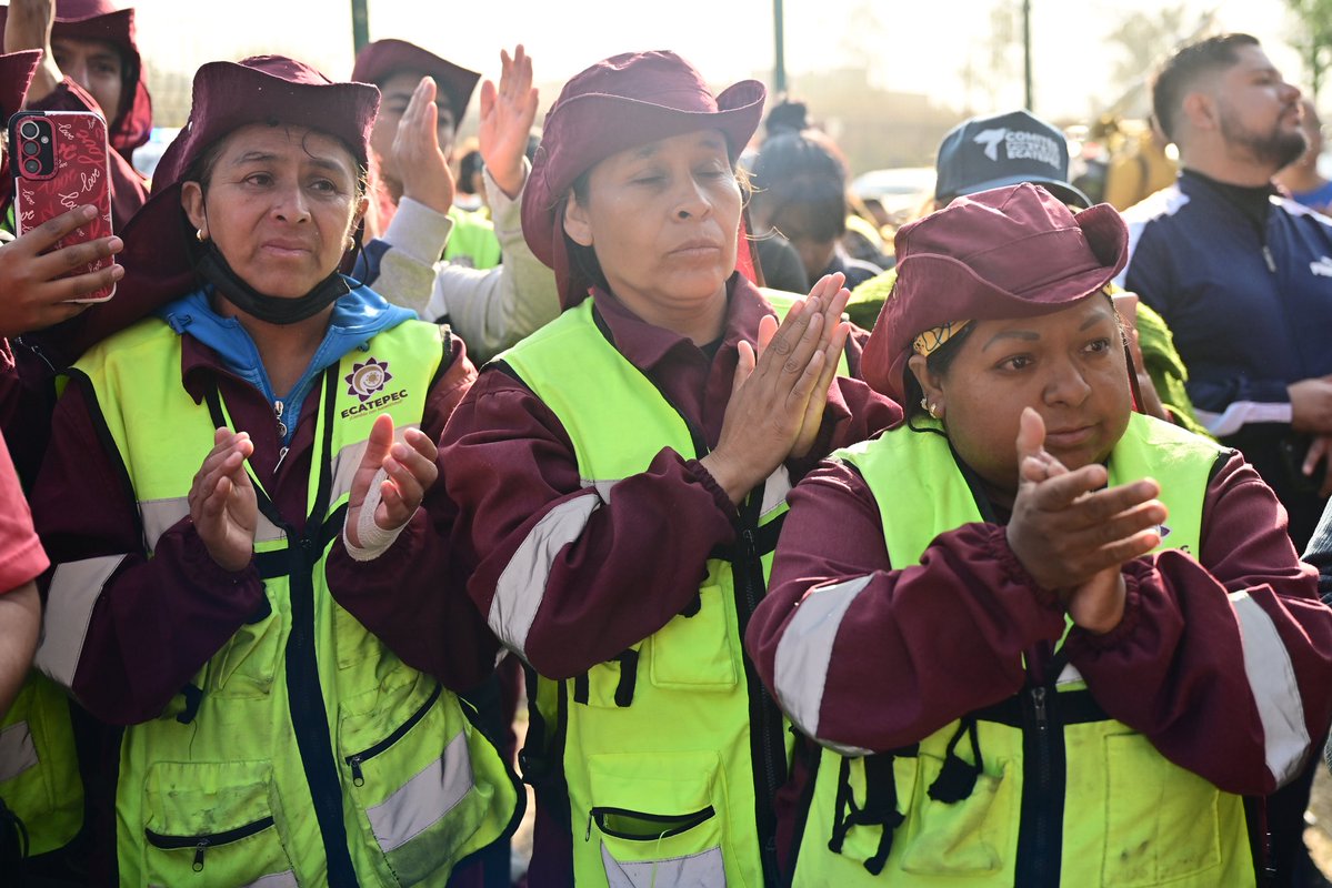 delfinagomeza's tweet image. Quiero expresar mi agradecimiento y mi reconocimiento a todas y todos ustedes que día con día se dedican a mantener limpios los espacios públicos de nuestro querido #EdoMex. ¡Gracias por su tiempo, dedicación y esfuerzo!
Les comparto estas imágenes de cómo cuando trabajamos