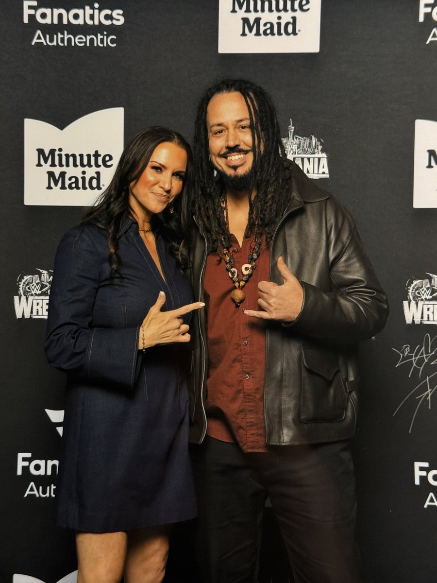 Anyextee's tweet photo. Hall of Fame weekend. 👑

@StephMcMahon

Respect. https://t.co/bdB26sM8WG