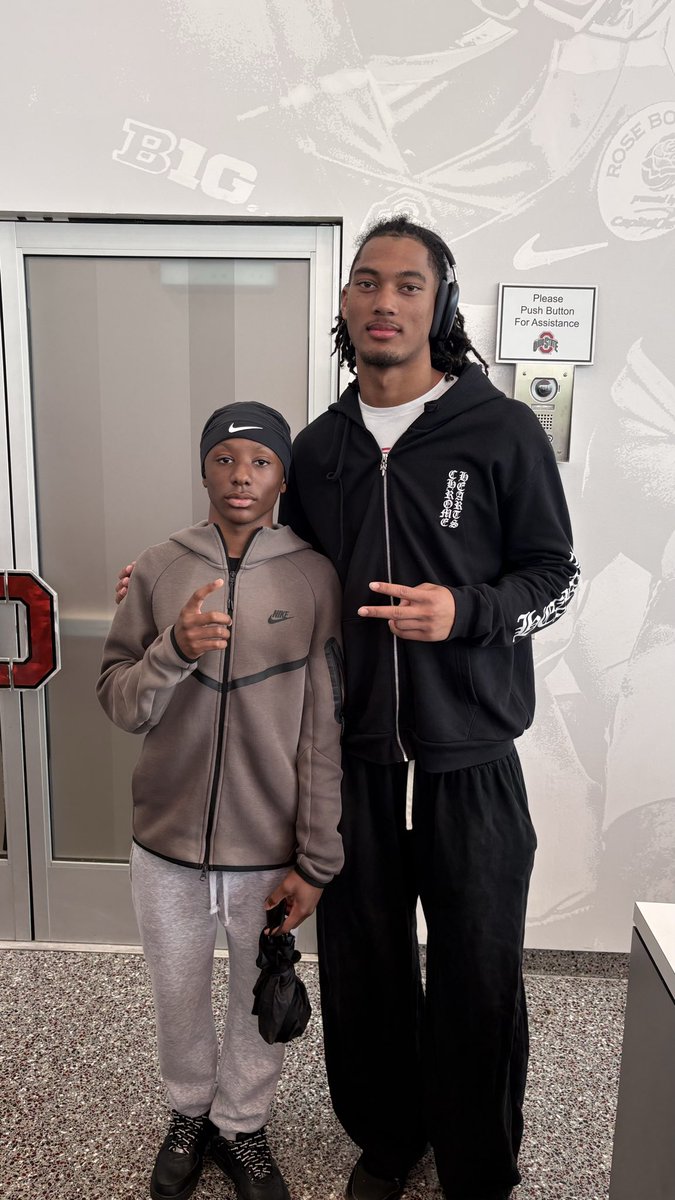 GenoMorris11's tweet photo. Had a great day at Ohio State today thanks @QuayGuilford for the tour. Thanks for all the players i met today. @Dre_Muhammad @DarrionWhite25 @TractionAp @IndianaPreps https://t.co/toQTfIaL7t