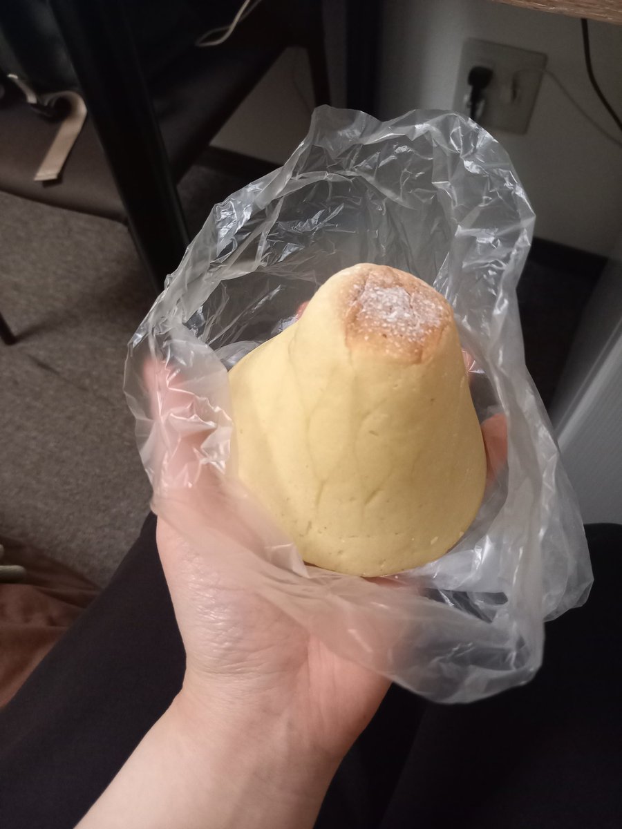 おはよー
昨日、船に乗る前に買ったおもろいメロンパンがあったのでホテルで食った
佐◯島なのに富士◯とか言っちゃってスミマセン