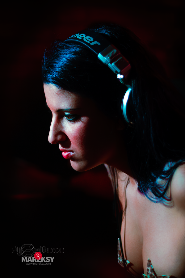 mareksy's tweet image. #mialzorkepiec, bawił się więc w robienie zabawowych zdjęć.

#photo #foto #female #dj #sultana #djsultana #mareksy #human #edm