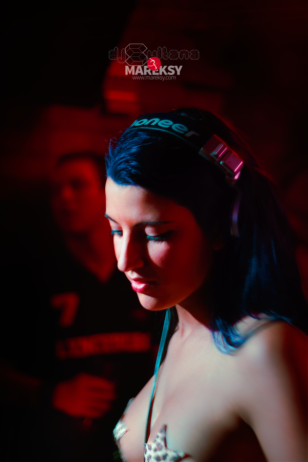 mareksy's tweet image. #mialzorkepiec, bawił się więc w robienie zabawowych zdjęć.

#photo #foto #female #dj #sultana #djsultana #mareksy #human #edm