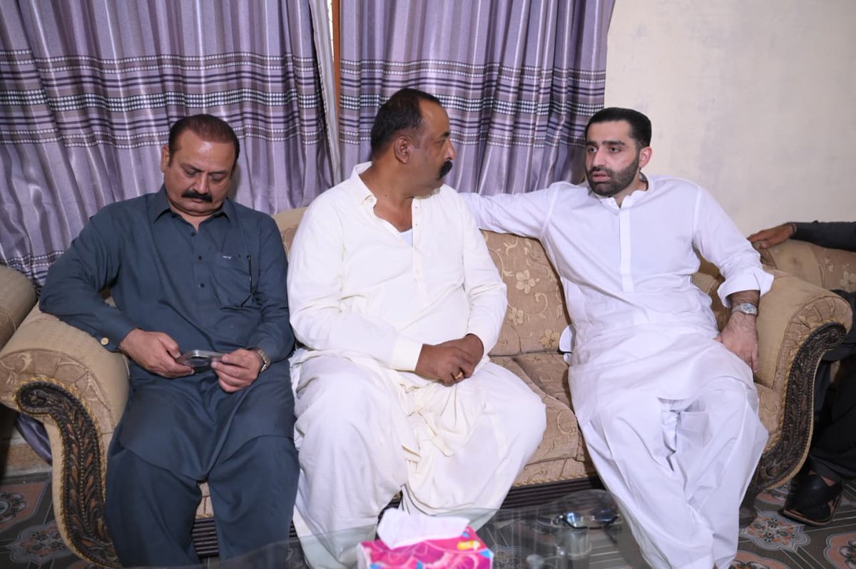 AligulPanhwar71's tweet image. PPP leader @rawalsharjeel met mourning families in PS-61, offered Fateha, and conveyed deep condolences during their difficult time.
@sharjeelinam
#PPP #PS61 #Solidarity