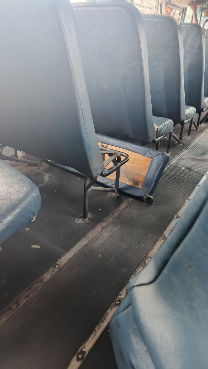 asot1975's tweet photo. @VMTElSalvador 
El transporte publico de nuestro país...
Esto es lo que utilizamos a diario, los que somos de a pié... https://t.co/ZFeGGbO9Ny