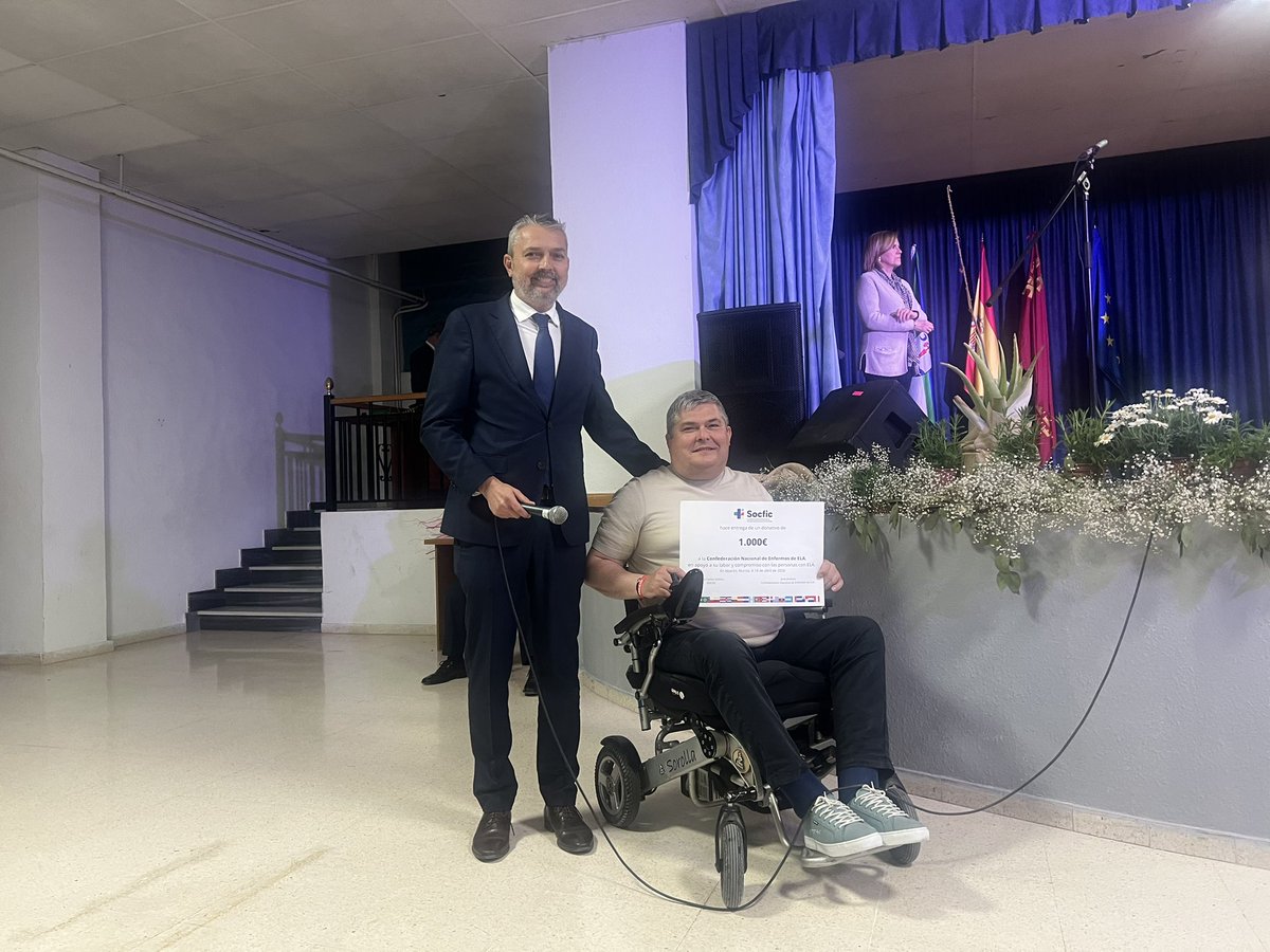 Socfic_'s tweet photo. Durante el acto se ha hecho entrega de una donación de 1.000 € a la Confederación Nacional de Enfermos de ELA, que ha recogido su presidente.

El evento ha contado con la participación del grupo amigos de la zarzuela de Abarán y la tuna de la localidad. https://t.co/GysN8gxGcr