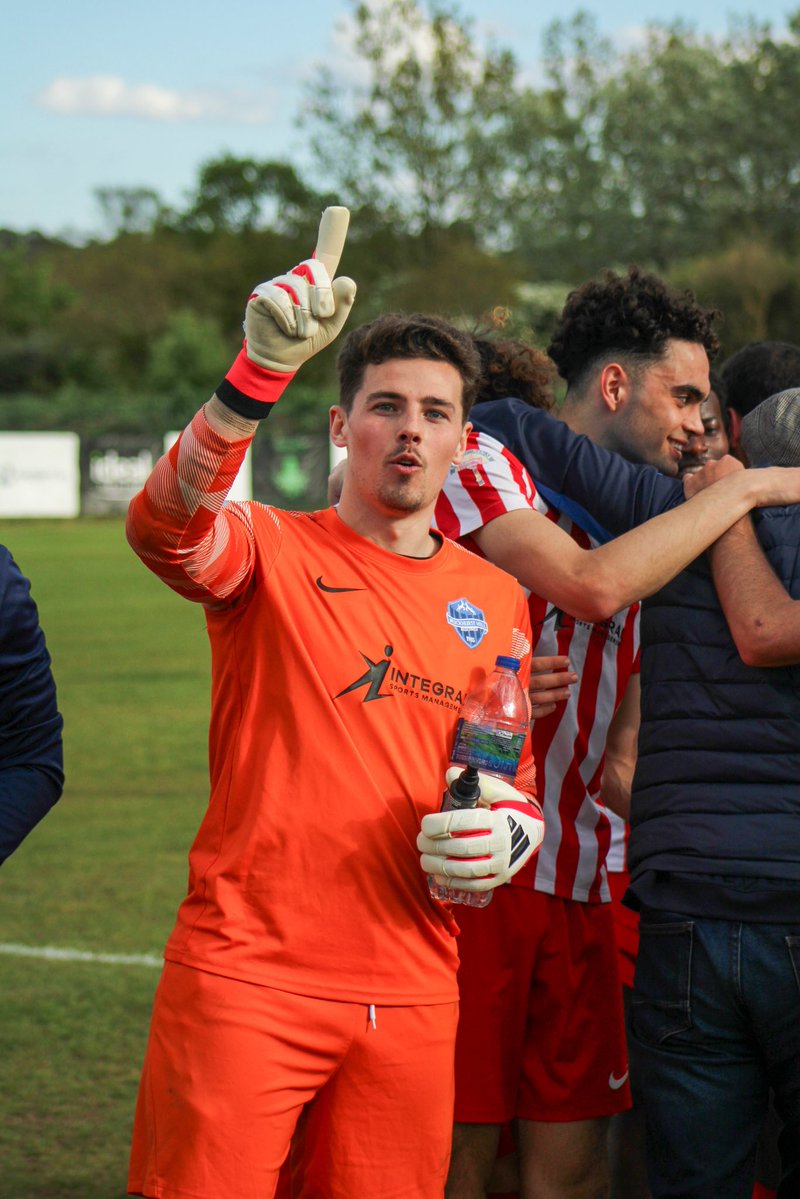 buckhursthillfc's tweet image. How many points, Christian ?

#COYSTAGS #BuckhurstHill #InThisTogether | #ESL