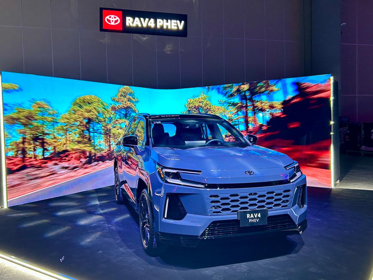 Lilian_Anaya's tweet photo. #ligeros
@ToyotaMex presenta RAV4 PHEV (Plug-In Hybrid) 2026, su primer vehículo híbrido eléctrico conectable en el país, un paso clave que inicia una nueva etapa en su estrategia de electrificación.
Nota:
https://t.co/aFFMj4Lgdg https://t.co/JZcyDl1j33