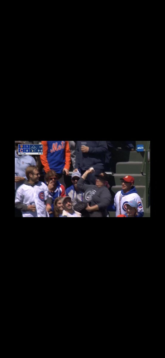 gamedotfilm's tweet image. My gf got the home run ball and threw it back!

S/O to @LGMets5150 for snagging a photo @cubs #chicagocubs