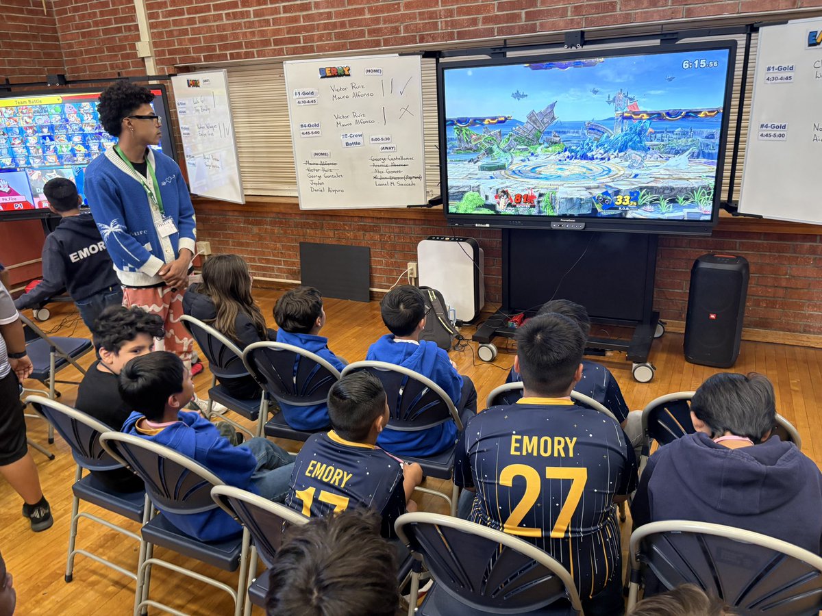 berry_bears1's tweet photo. We love our Berry E-Sports team! Great match against @EmoryEagles! @ProsapioJ @SBUSD_NEWS https://t.co/6WzhD18OT4