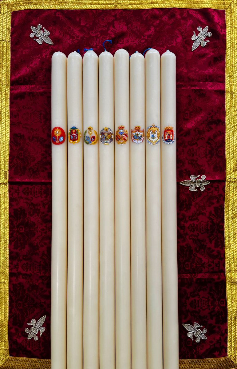 Mañana, nuestra carreta lucirá estas velas que alumbrarán la vuelta al barrio del bendito Simpecado.

Realizadas con la técnica de pintura al óleo sobre cera, en ellas se representan los siguientes escudos: