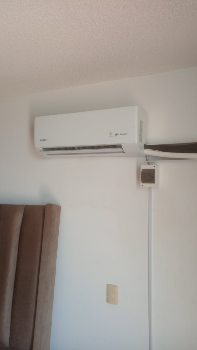 SigProyectos's tweet photo. Instalación de un aire acondicionado de la marca Mabe 18 BTU Inverter. 
WhatsApp 947802349. https://t.co/N9ZXCanBRC