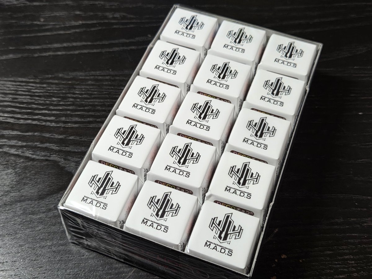 サークルメンバーのうにさんからM.A.D.Sチロルチョコをいただきました！！
M.A.D.Sのロゴがカッコいいw
こちら壱岐のプラモデル展示会で配ろうかと思っとりマッスル✨️💪

#MADS 
#いっきょいプラモデル展示会 
#壱岐