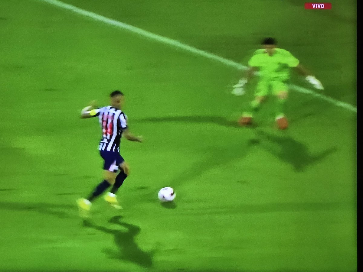 NzrBtonzr's tweet photo. 🔥 ¡5-0 EN MATUTE! ⚽💥
¡GOL DE PAOLO GUERRERO! El Depredador no perdona y pone el quinto.¡Esto es Alianza Lima! La fiesta blanquiazul continúa. ⚪🔵
#AlianzaLima #PaoloGuerrero #5-0 #GuedeIn #Liga1 https://t.co/4xovKCu6x8