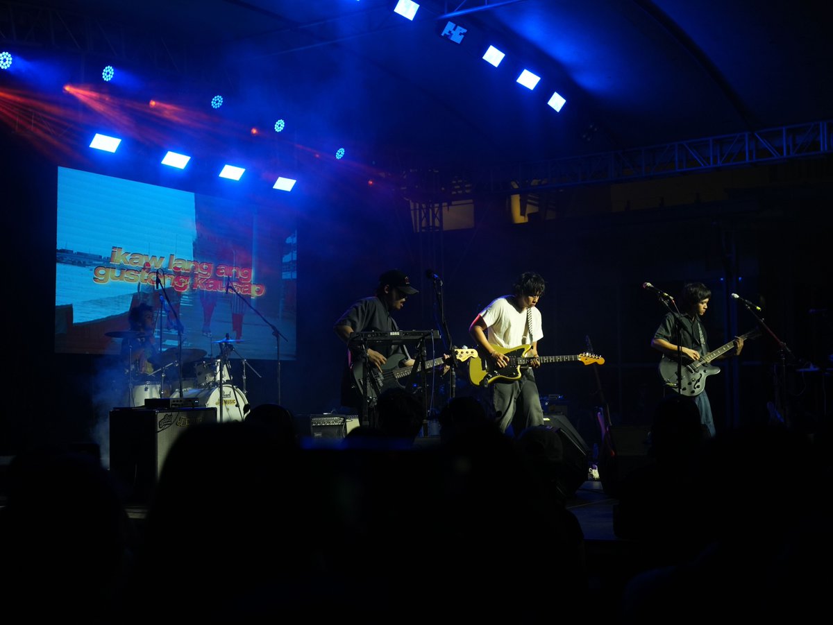 interaksyon's tweet photo. @santosgrldn ‘IKAW LANG ANG GUSTO KONG KAUSAP’ 📞🎶

Alternative rock band One Click Straight rocked the crowd with songs like “Telepono” and “BROke” during the 2nd Day of “All of the Noise” 2026. #AOTN2026

📸 Interaksyon/EC Toledo &amp; @santosgrldn https://t.co/fMzAYh6FZg