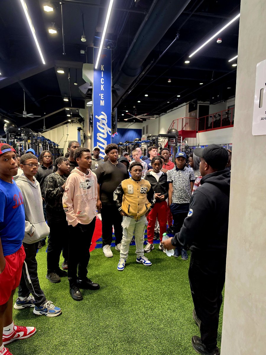 FLJ40's tweet photo. Had a great time at @SMUFB today. Can't wait to comeback!!! https://t.co/xky9khelzz