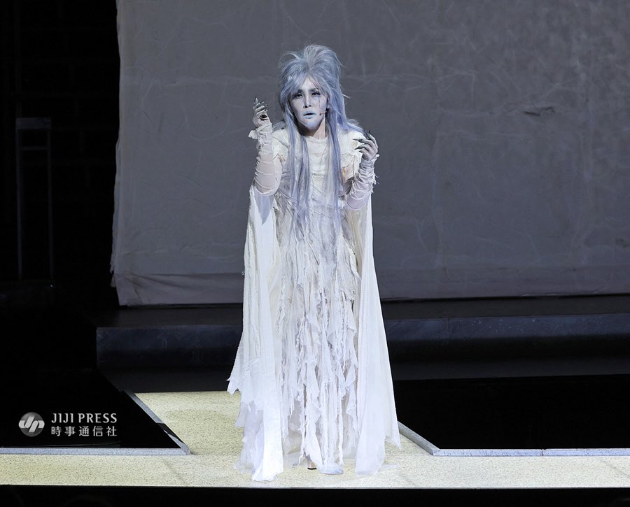 Animanga2020's tweet photo. #HamadaMegumi (actress) - #Rem. #DeathNote #StagePlay #DeathNoteTheMusical #MegumiHamada

#濱田めぐみ (女優) - #レム. #デスノート #舞台劇 #デスノートTHEMUSICAL https://t.co/tRSPzJJppC