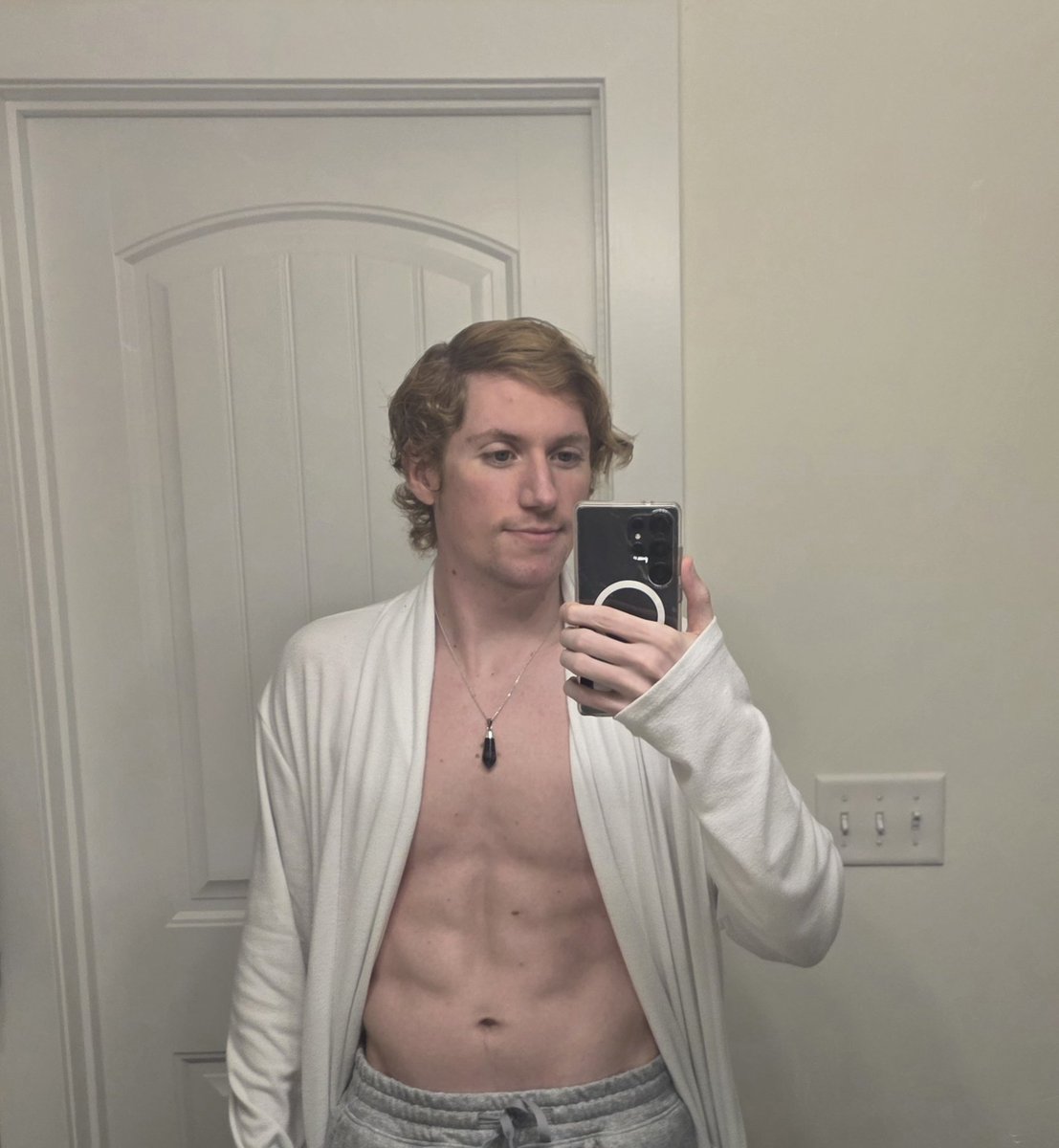 FireTearDrop96's tweet image. Workout journey so far, I am proud of myself!! #selflove #selfgrowth