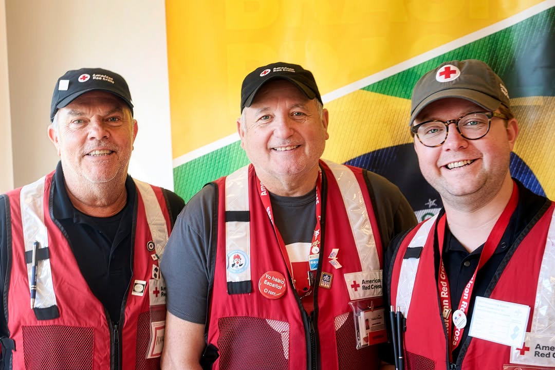 NJRedCross's tweet image. During today’s Sound the Alarm event in the @CityofNewarkNJ, 60 free smoke alarms were installed, helping make 70 Newark homes safer. Big thanks to all our Red Crossers and Newark Fire Division #firefighters for making it such an amazing day! Photos: rdcrss.org/3OOB6pt